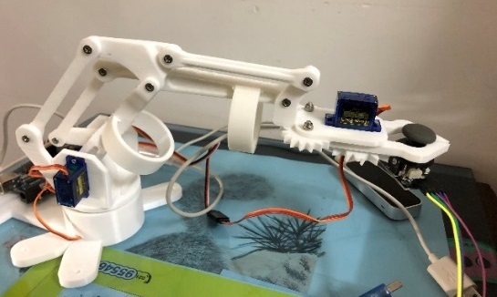 4 DOF robotic arm equipped with Leap Motion